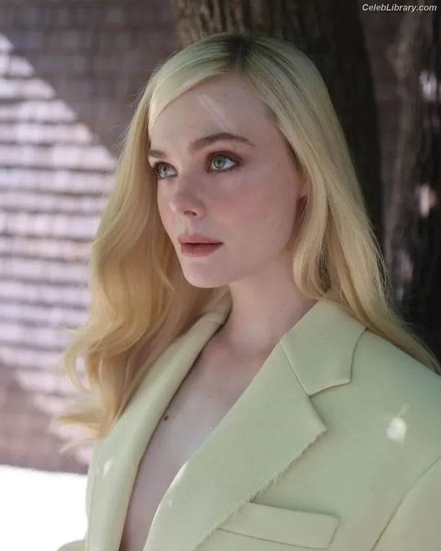 Elle Fanning photo 11 of 4114