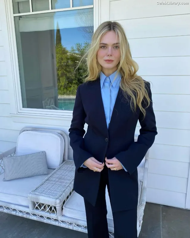 Elle Fanning photo 16 of 4114