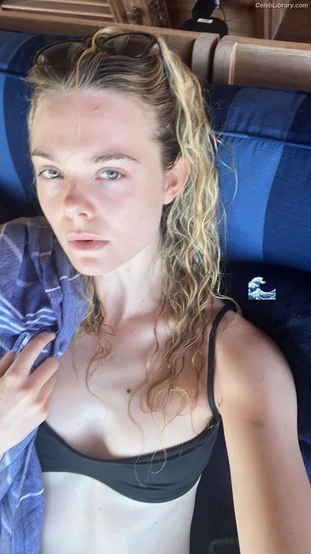Elle Fanning photo 10 of 4114