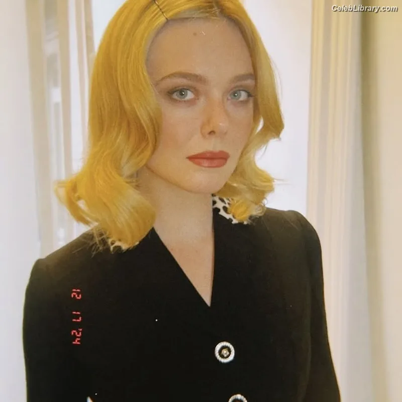 Elle Fanning photo 18 of 4114