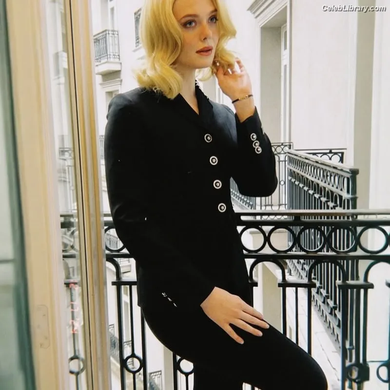 Elle Fanning photo 19 of 4114