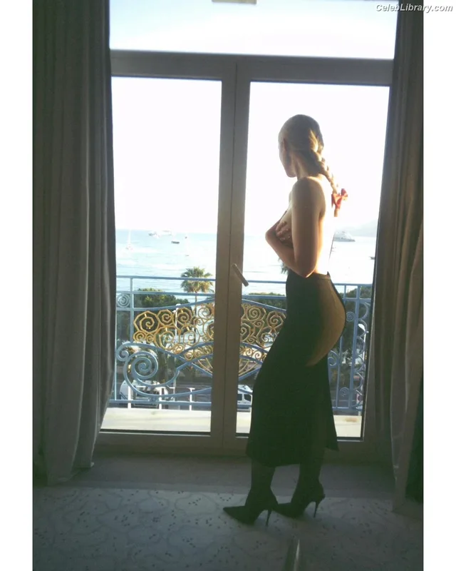 Elle Fanning photo 23 of 4114