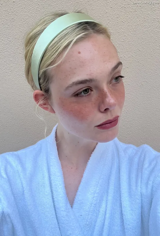 Elle Fanning photo 24 of 4114