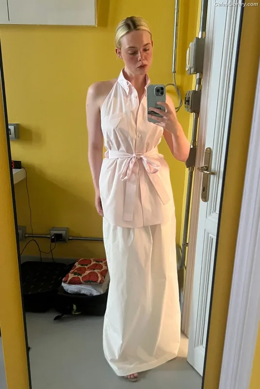 Elle Fanning photo 1 of 4114