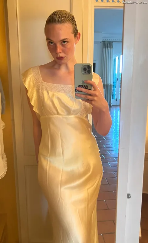 Elle Fanning photo 2 of 4114