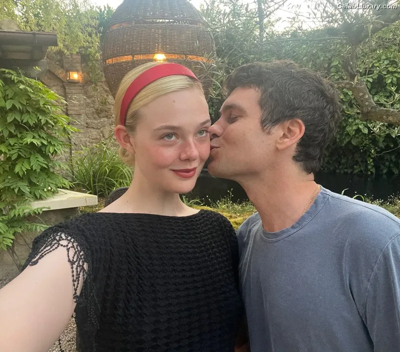 Elle Fanning photo 3 of 4114