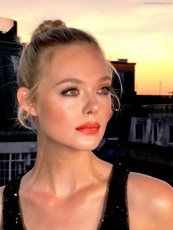 Elle Fanning photo 7 of 4114
