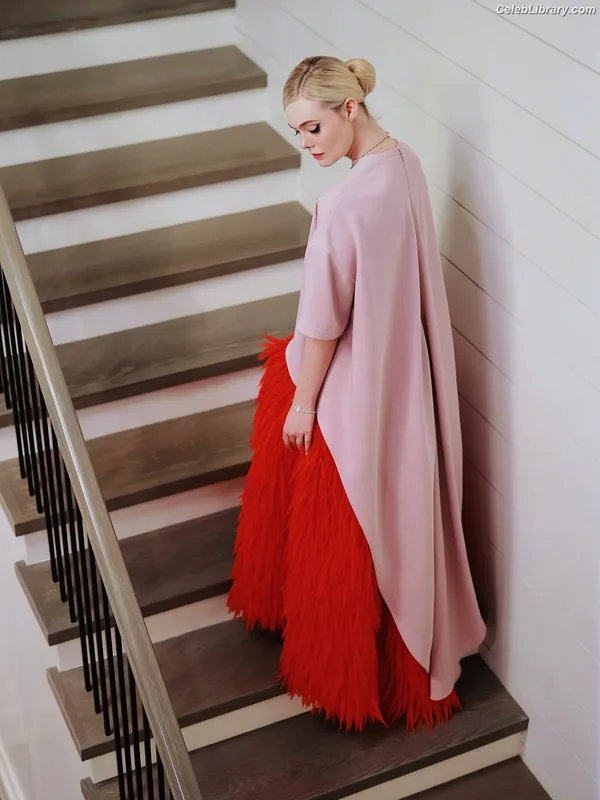 Elle Fanning photo 9 of 4114