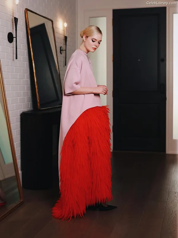 Elle Fanning photo 10 of 4114