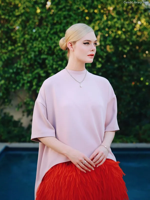 Elle Fanning photo 11 of 4114