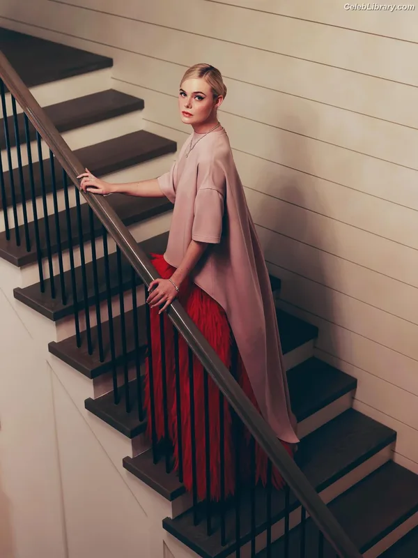 Elle Fanning photo 12 of 4114