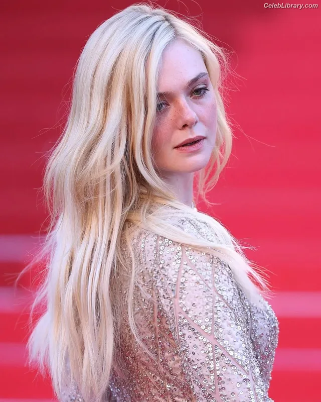 Elle Fanning photo 4 of 4114