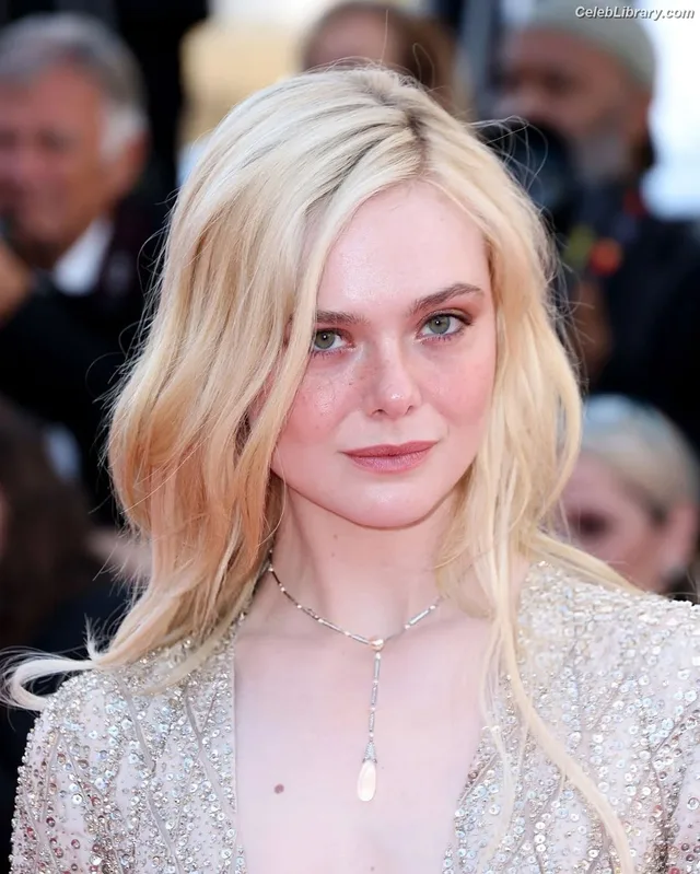 Elle Fanning photo 7 of 4114
