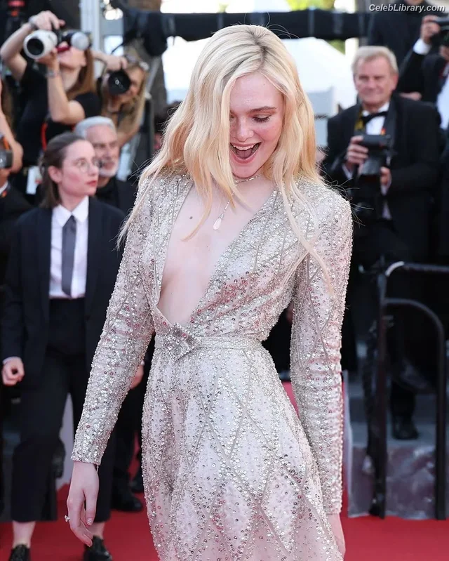 Elle Fanning photo 8 of 4114