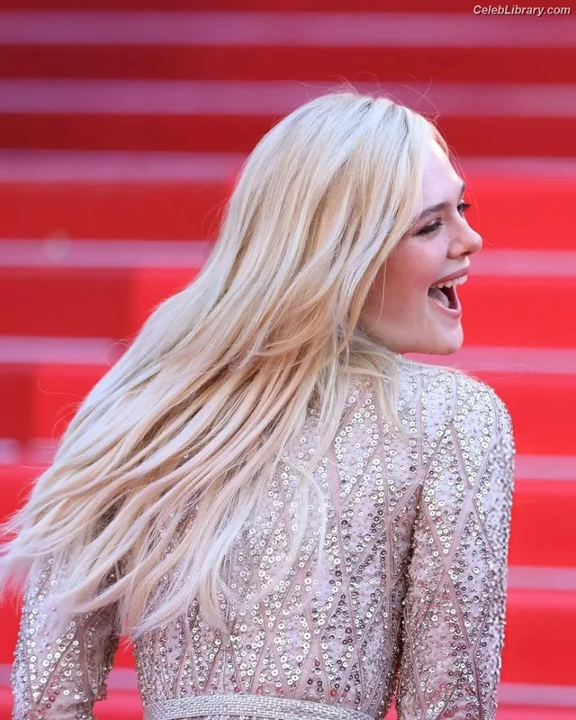 Elle Fanning photo 10 of 4114