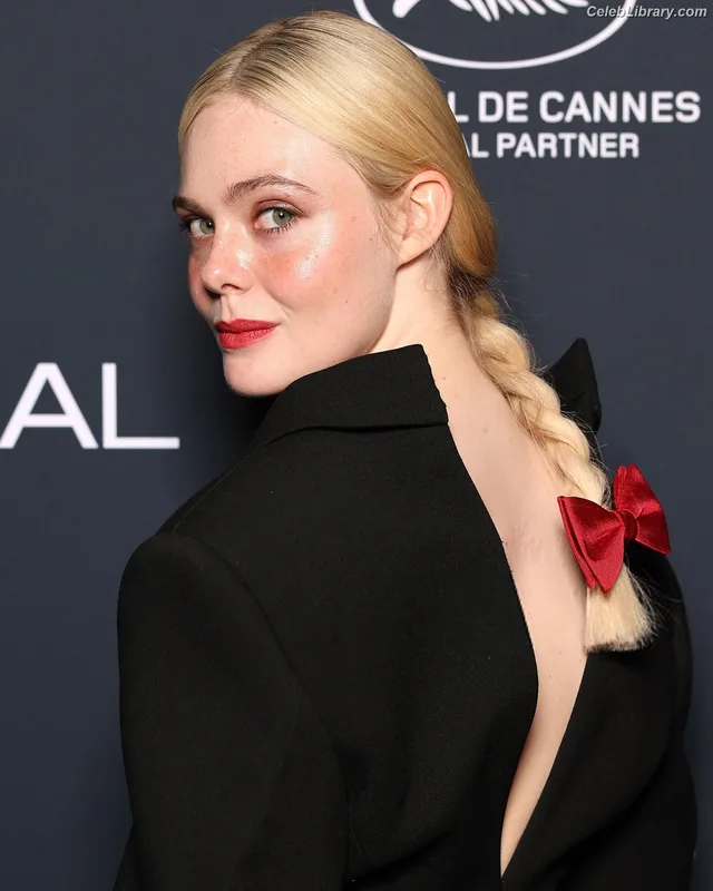 Elle Fanning photo 11 of 4114