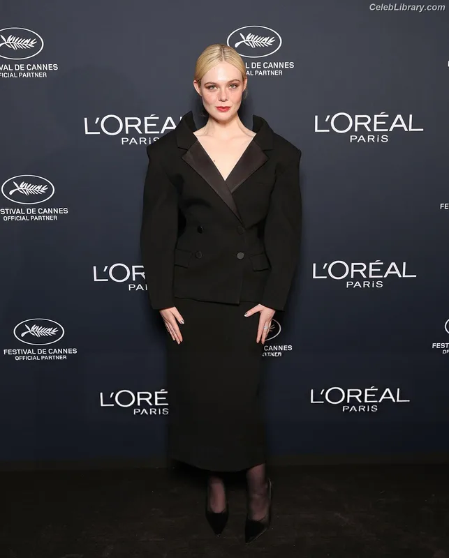 Elle Fanning photo 13 of 4114