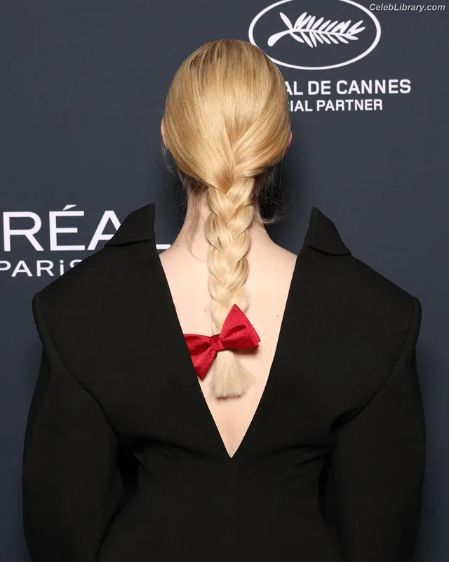 Elle Fanning photo 14 of 4114