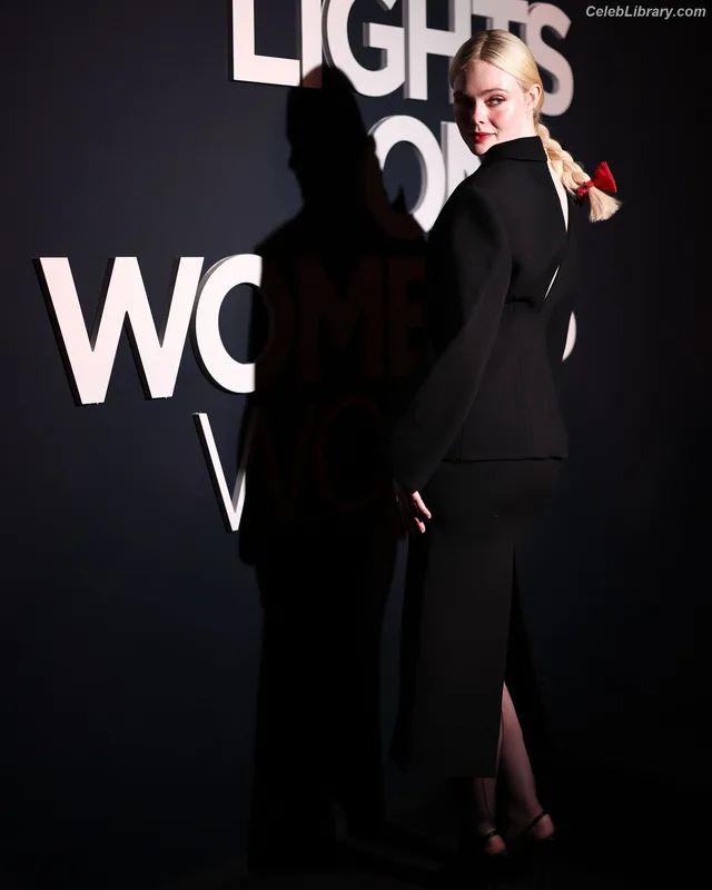 Elle Fanning photo 15 of 4114