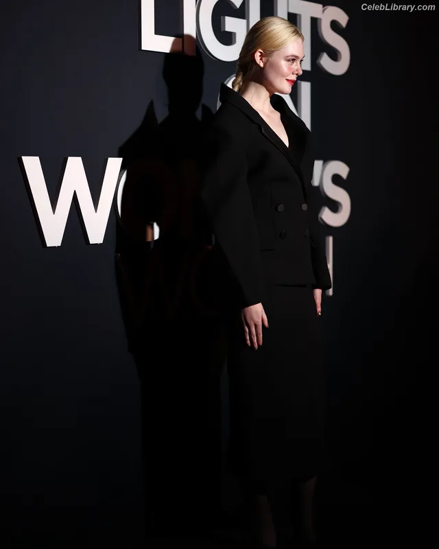 Elle Fanning photo 16 of 4114