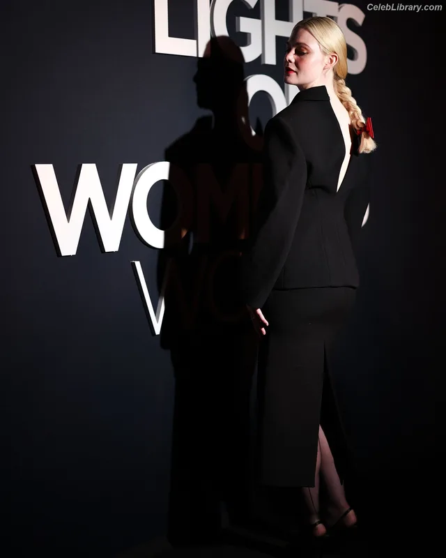 Elle Fanning photo 17 of 4114
