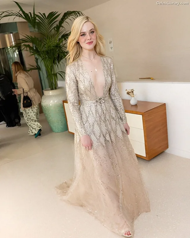 Elle Fanning photo 22 of 4114