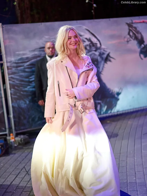 Elle Fanning photo 23 of 4114