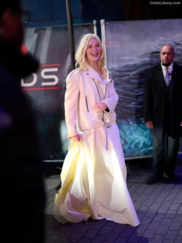 Elle Fanning photo 24 of 4114