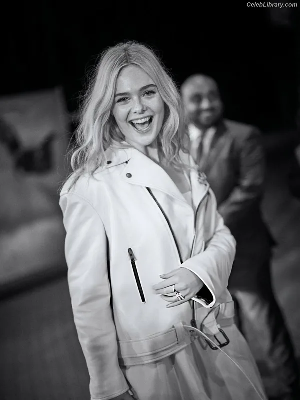 Elle Fanning photo 1 of 4114