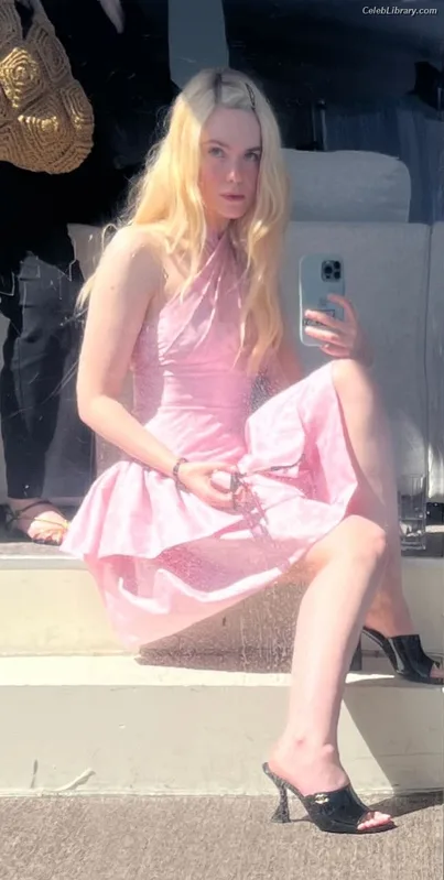 Elle Fanning photo 5 of 4114