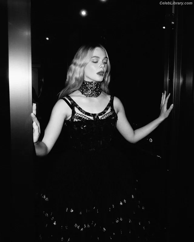 Elle Fanning photo 7 of 4114