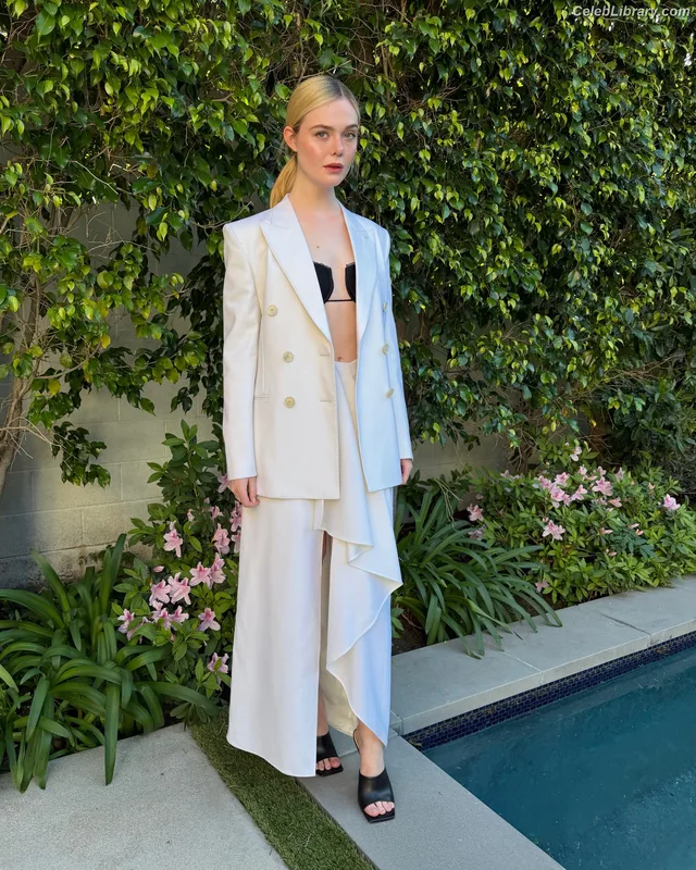 Elle Fanning photo 15 of 4114