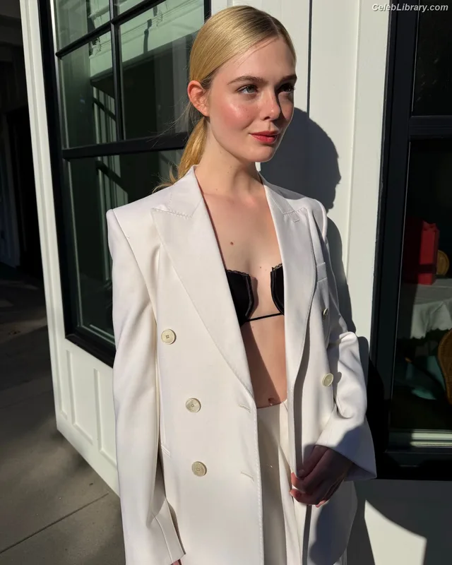 Elle Fanning photo 16 of 4114