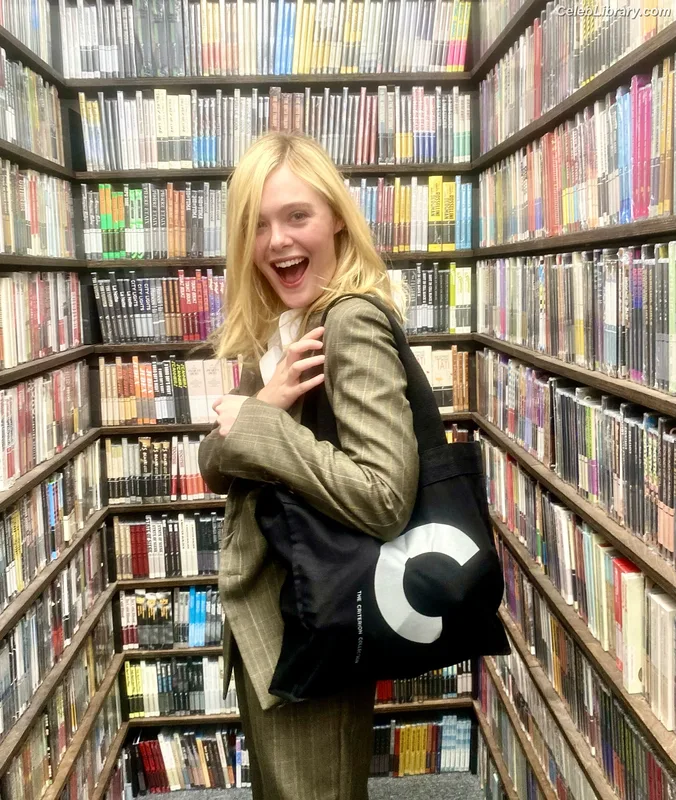 Elle Fanning photo 23 of 4114