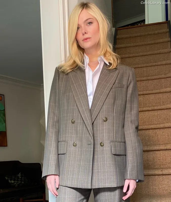 Elle Fanning photo 2 of 4114