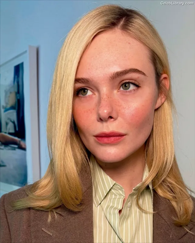 Elle Fanning photo 15 of 4114