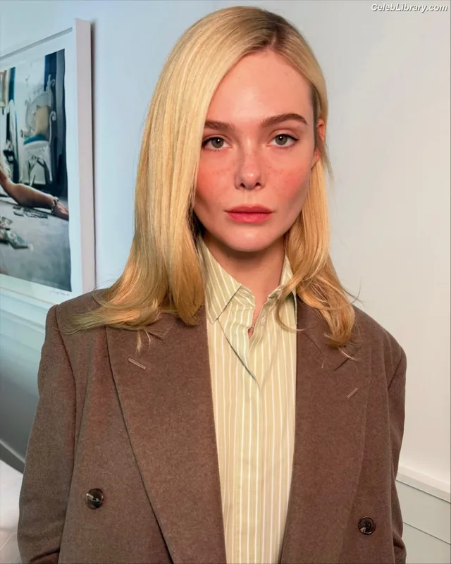Elle Fanning photo 16 of 4114