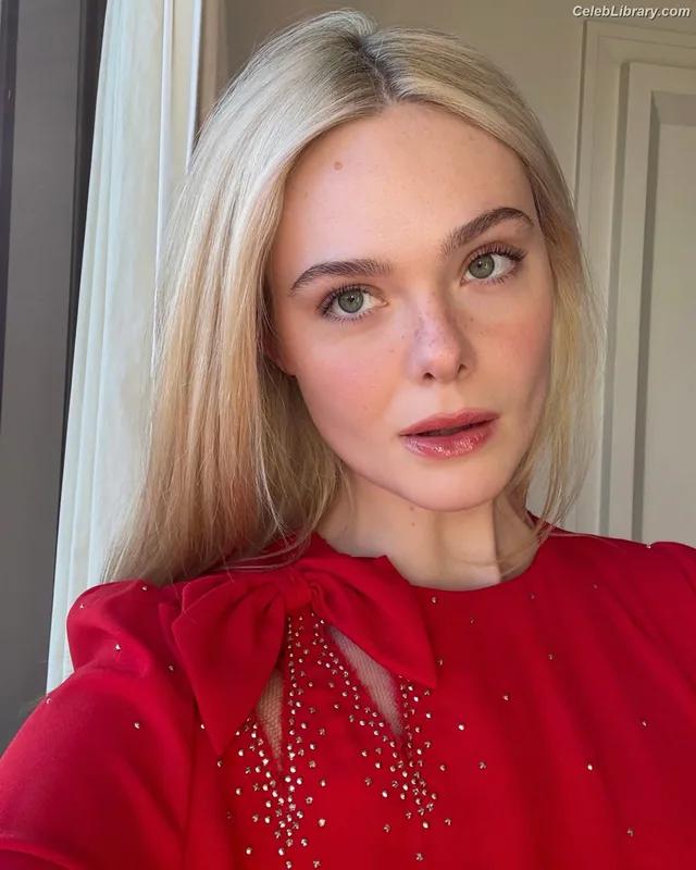 Elle Fanning photo 19 of 4114