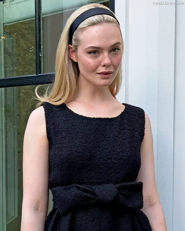 Elle Fanning photo 21 of 4114