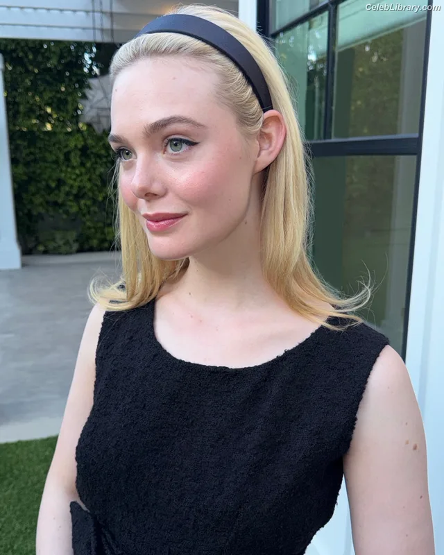 Elle Fanning photo 22 of 4114