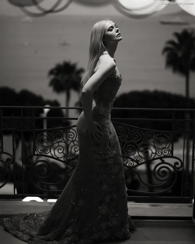 Elle Fanning photo 20 of 4114