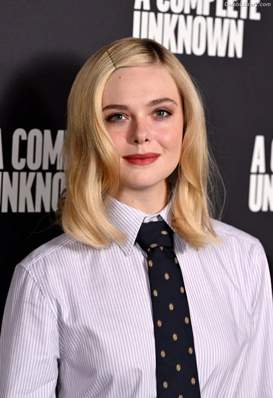 Elle Fanning photo 22 of 4114
