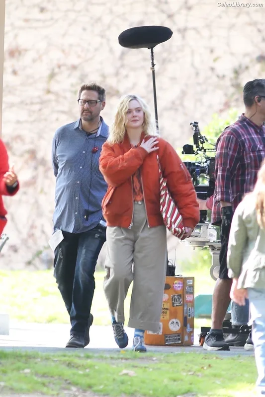 Elle Fanning photo 23 of 4114