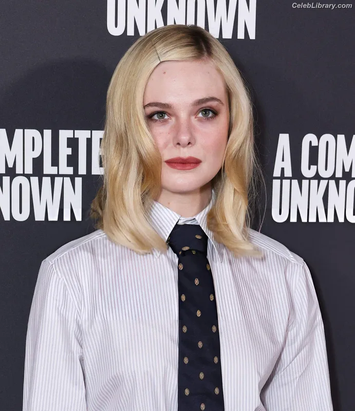 Elle Fanning photo 5 of 4114