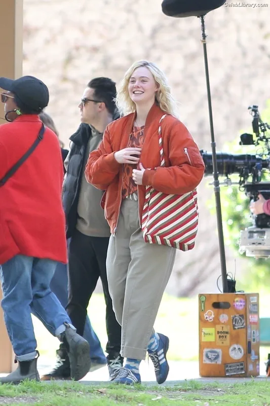 Elle Fanning photo 14 of 4114