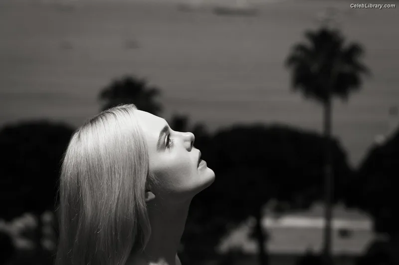 Elle Fanning photo 15 of 4114
