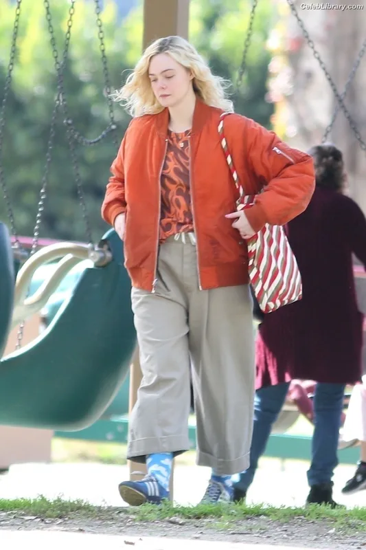 Elle Fanning photo 6 of 4114