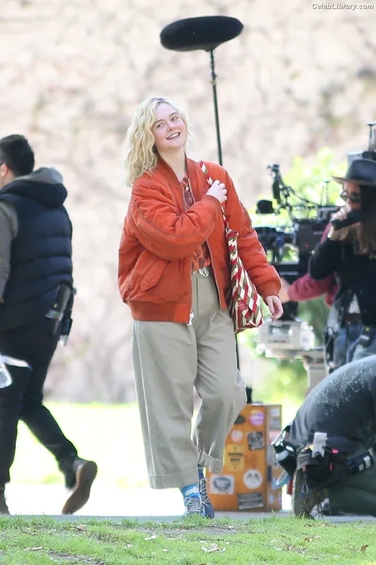 Elle Fanning photo 7 of 4114
