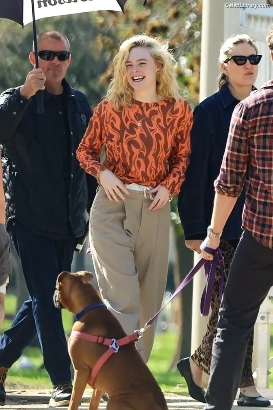 Elle Fanning photo 10 of 4114