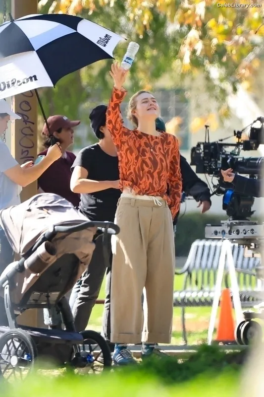 Elle Fanning photo 24 of 4114